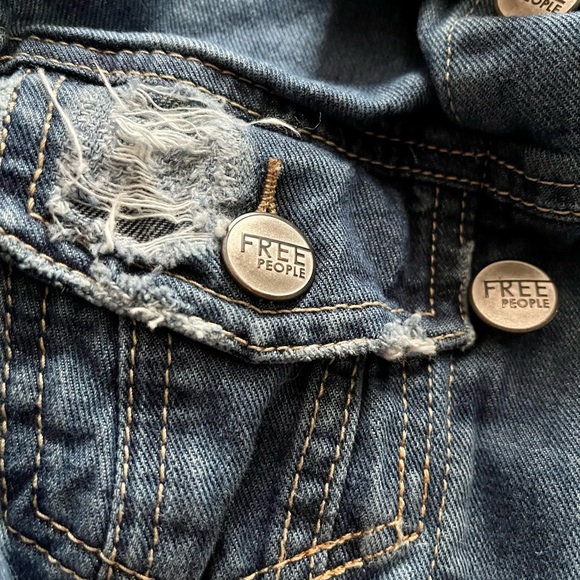 FREE PEOPLE JEAN Denim Jacket Distressed Destroyed Ripped Size 2